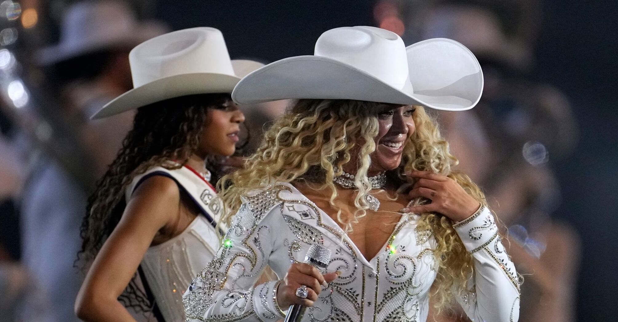 Beyoncé Performs ‘Cowboy Carter’ at NFL Christmas Halftime Show with Blue Ivy and Surprise Guests