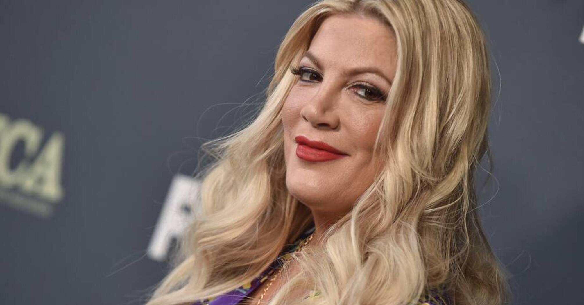 Tori Spelling Recalls Kissing John Corbett on New Year's Eve