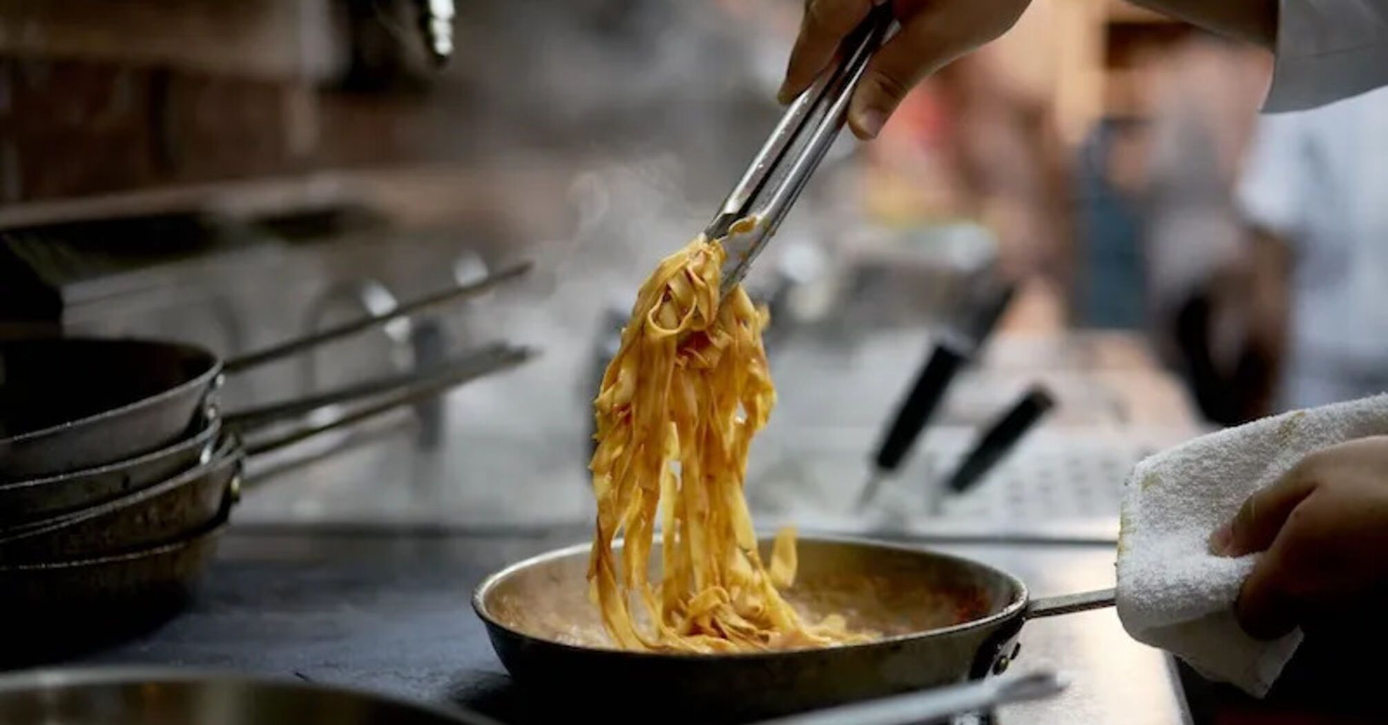 Why experienced chefs fry pasta before cooking