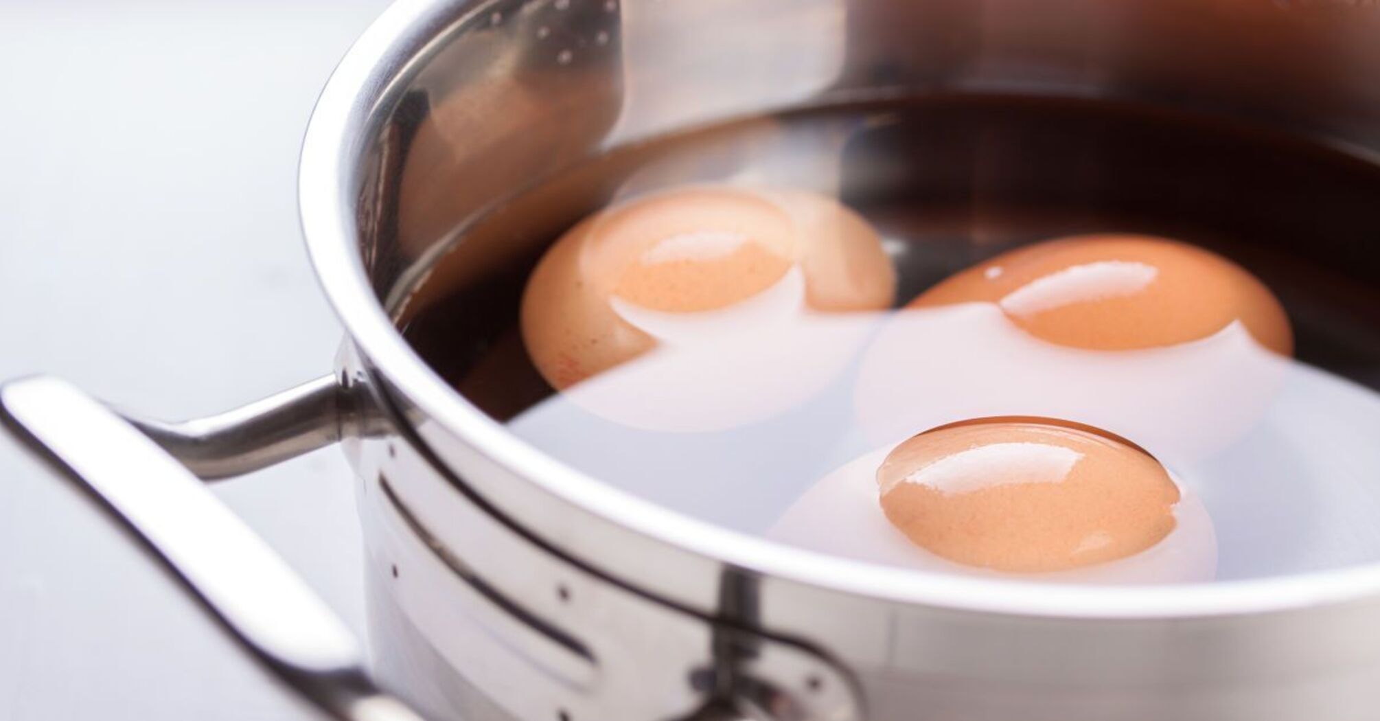 Why French housewives never pour out the water after boiling eggs