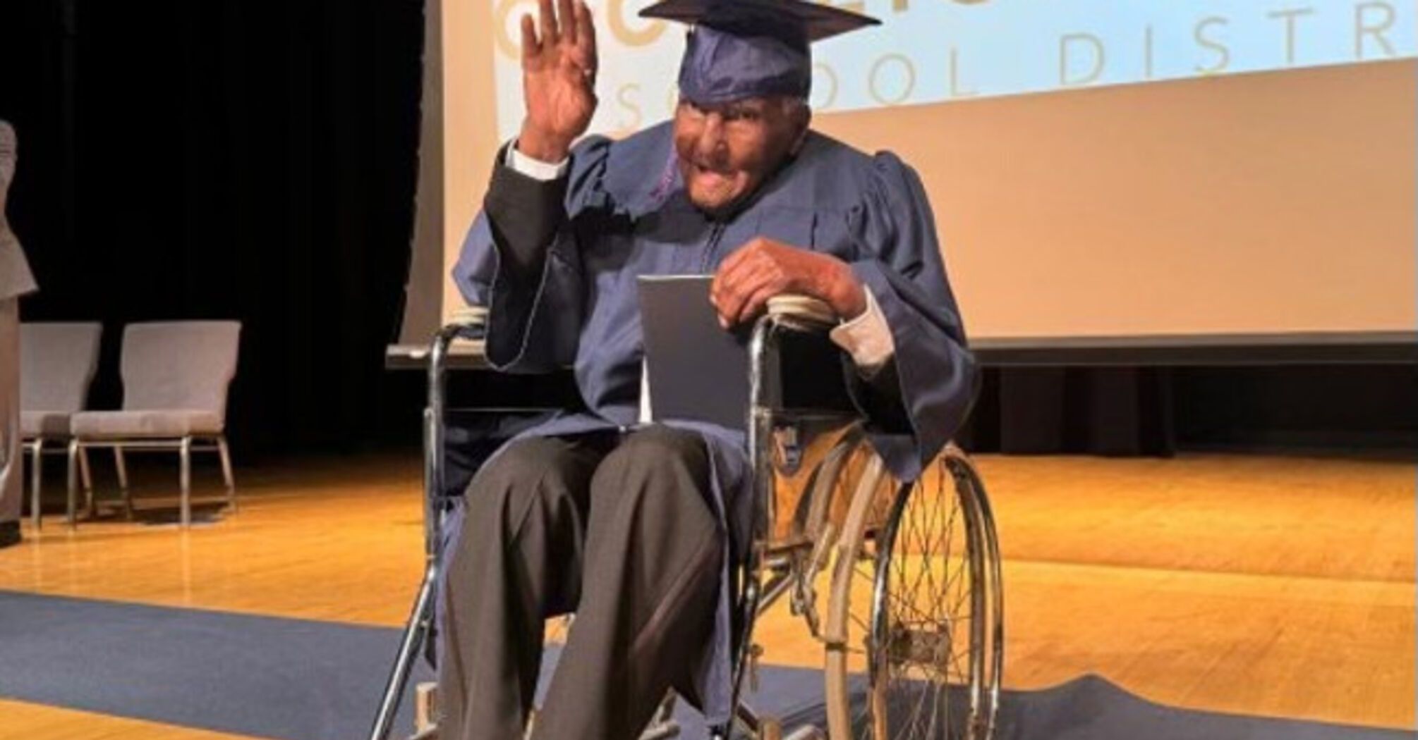 Man graduated from school at 106 years old
