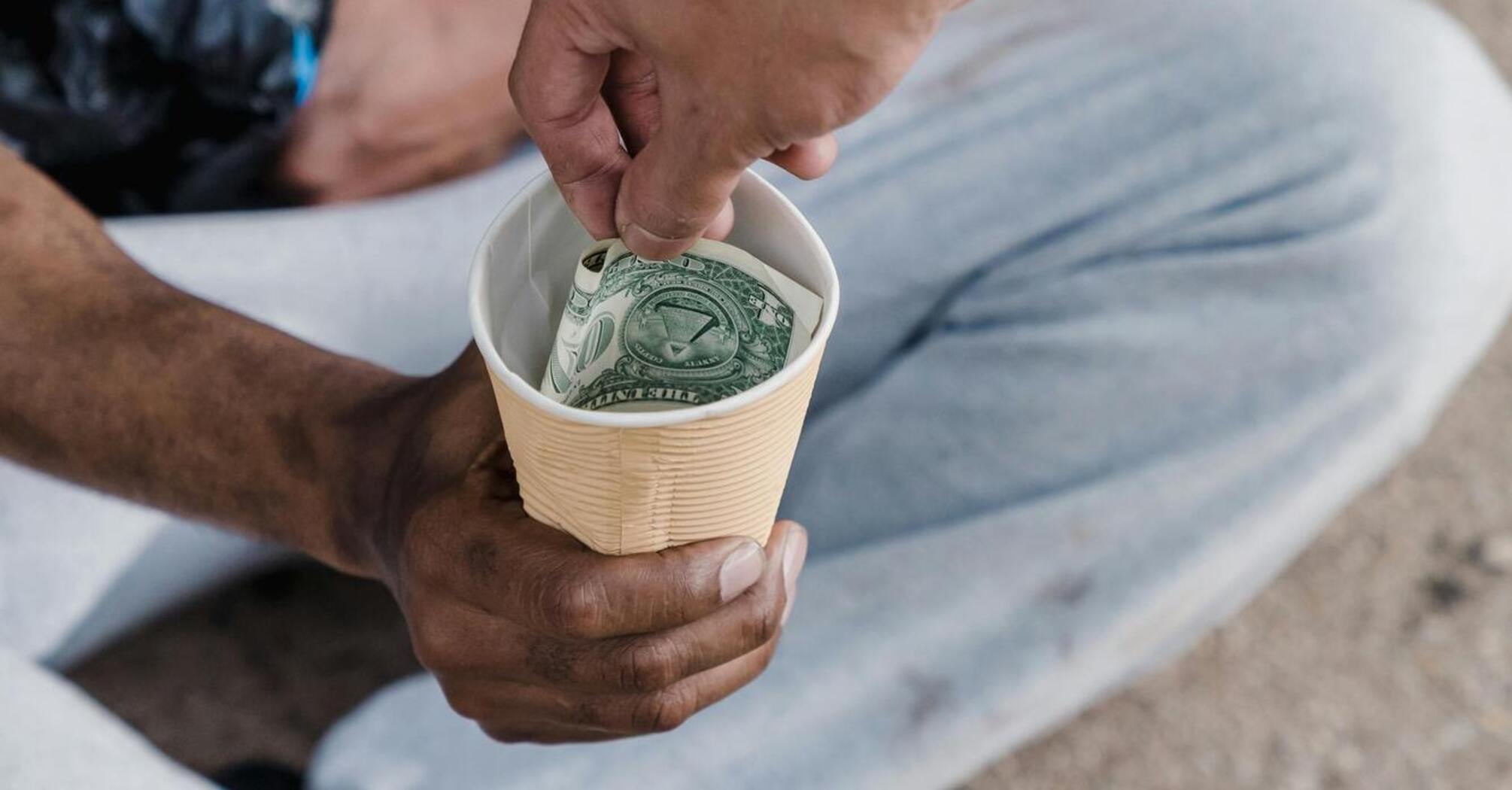 "The homeless man" who collects food  from the trash turned out to be a millionaire