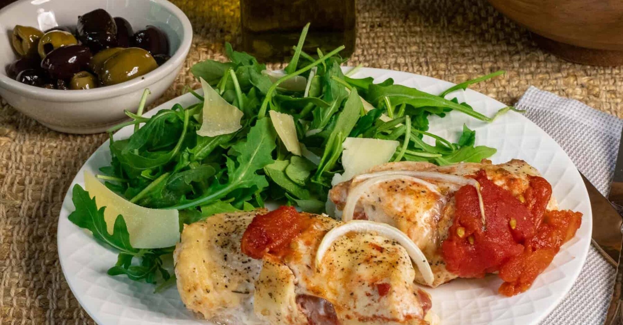 Chicken rolls with tomatoes and mozzarella