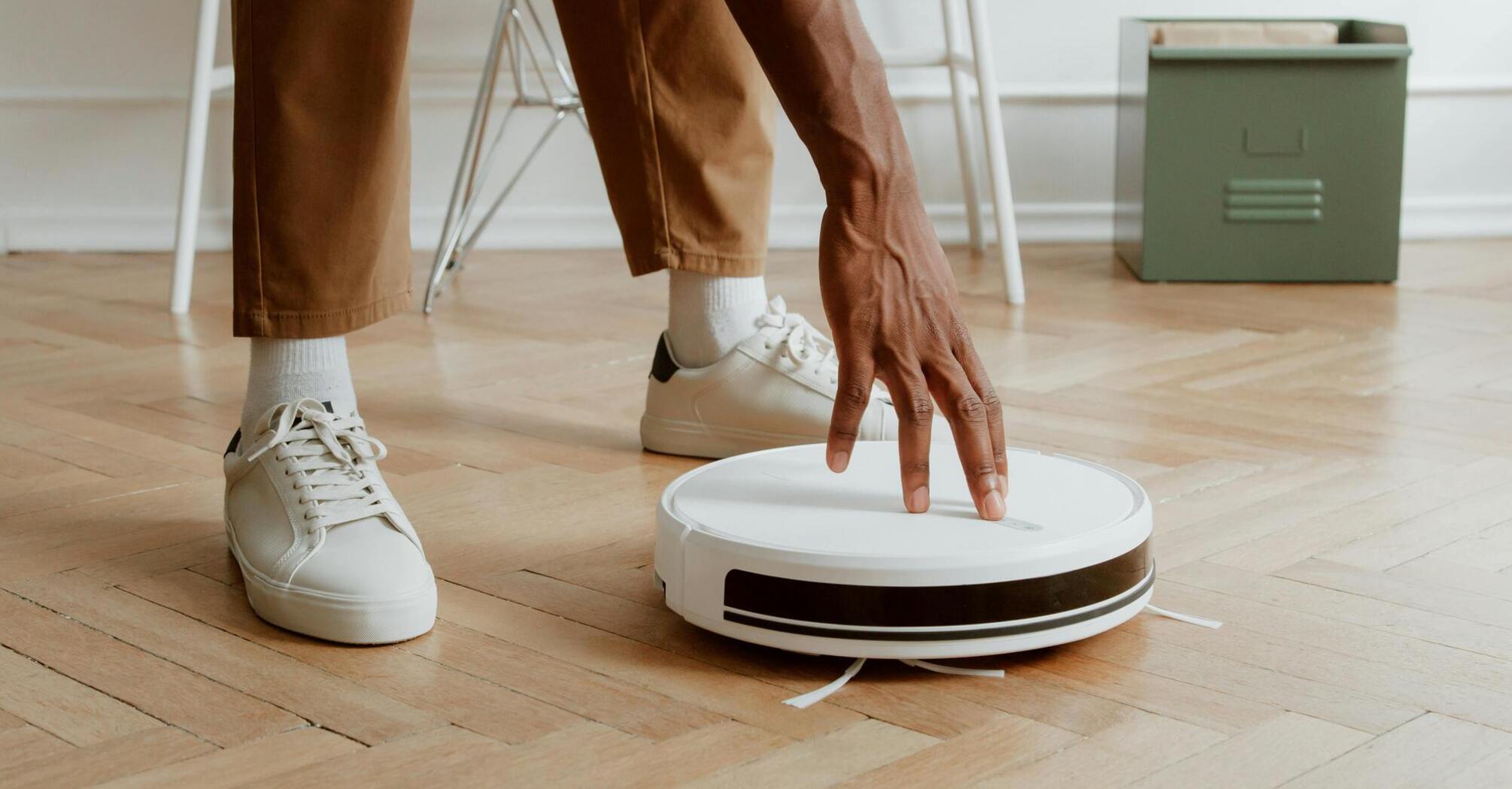 How a robot vacuum cleaner works?