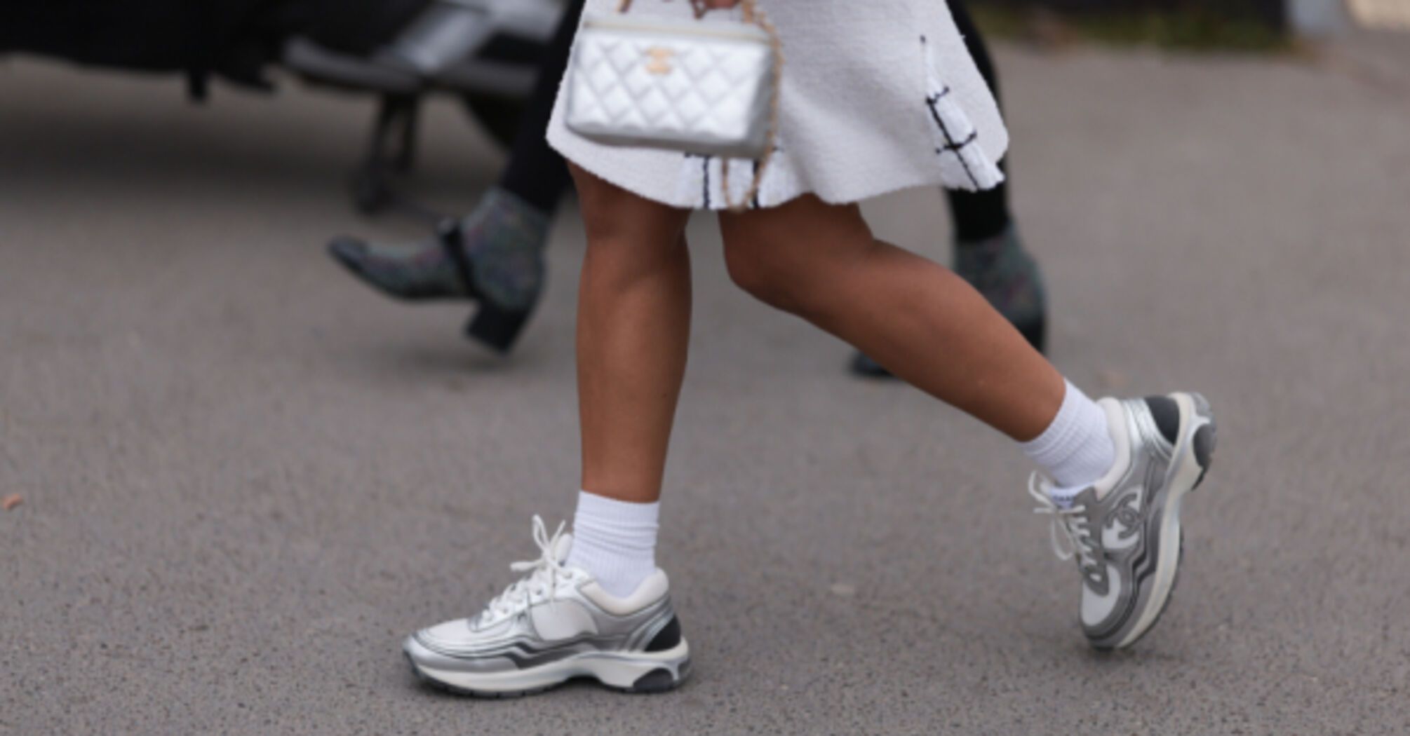 What sneakers are in the trends of the spring season 2024