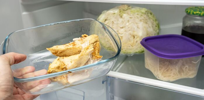 How long to store cooked chicken in the fridge