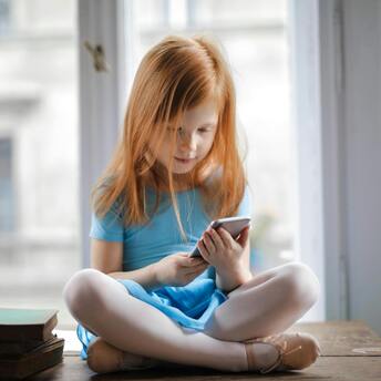 When to give a mobile phone to a child