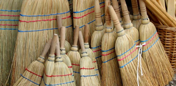 Where to keep a broom to avoid bringing conflicts into the house
