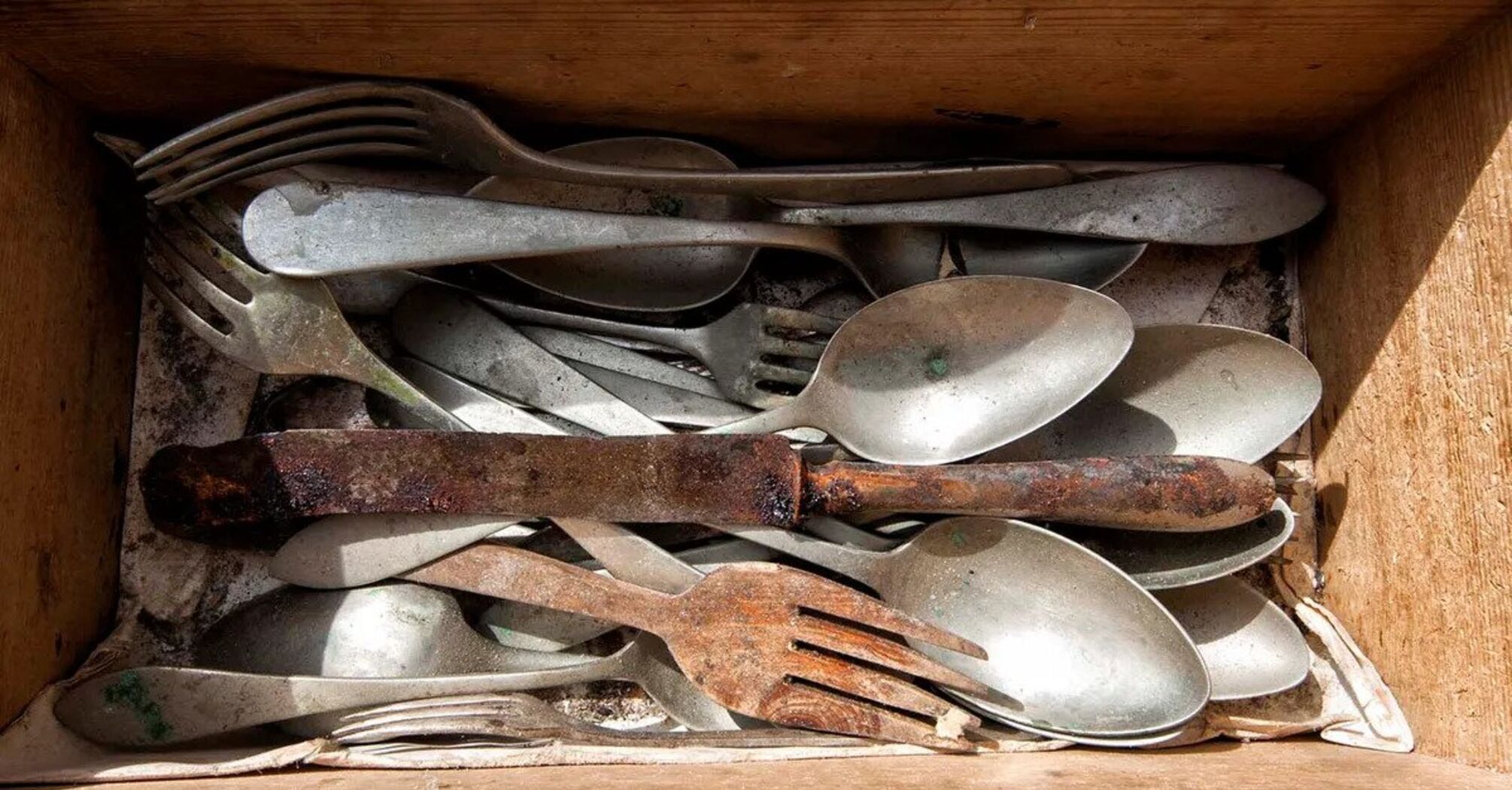 How to remove rust from cutlery