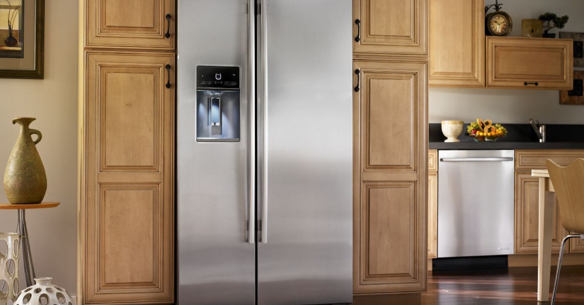 Comparison of built-in and conventional refrigerators
