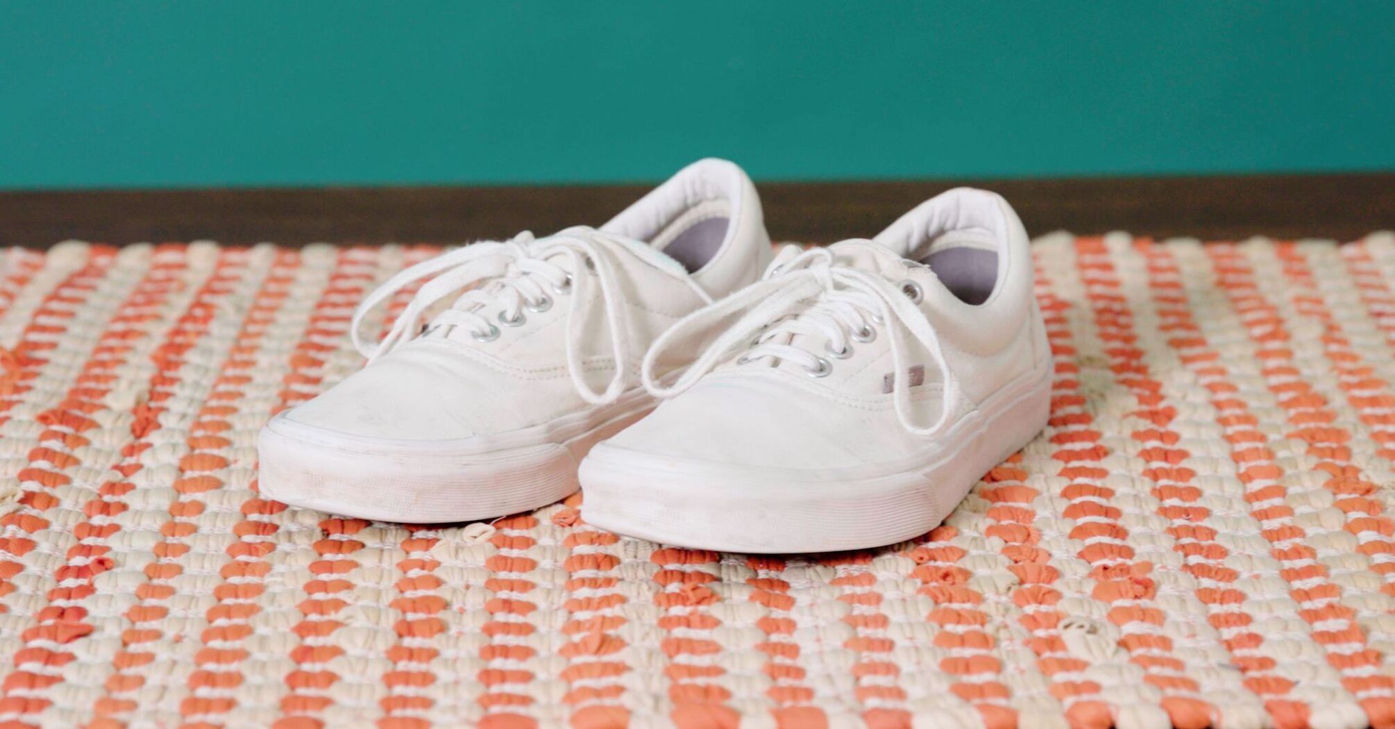 How to whiten sneakers at home