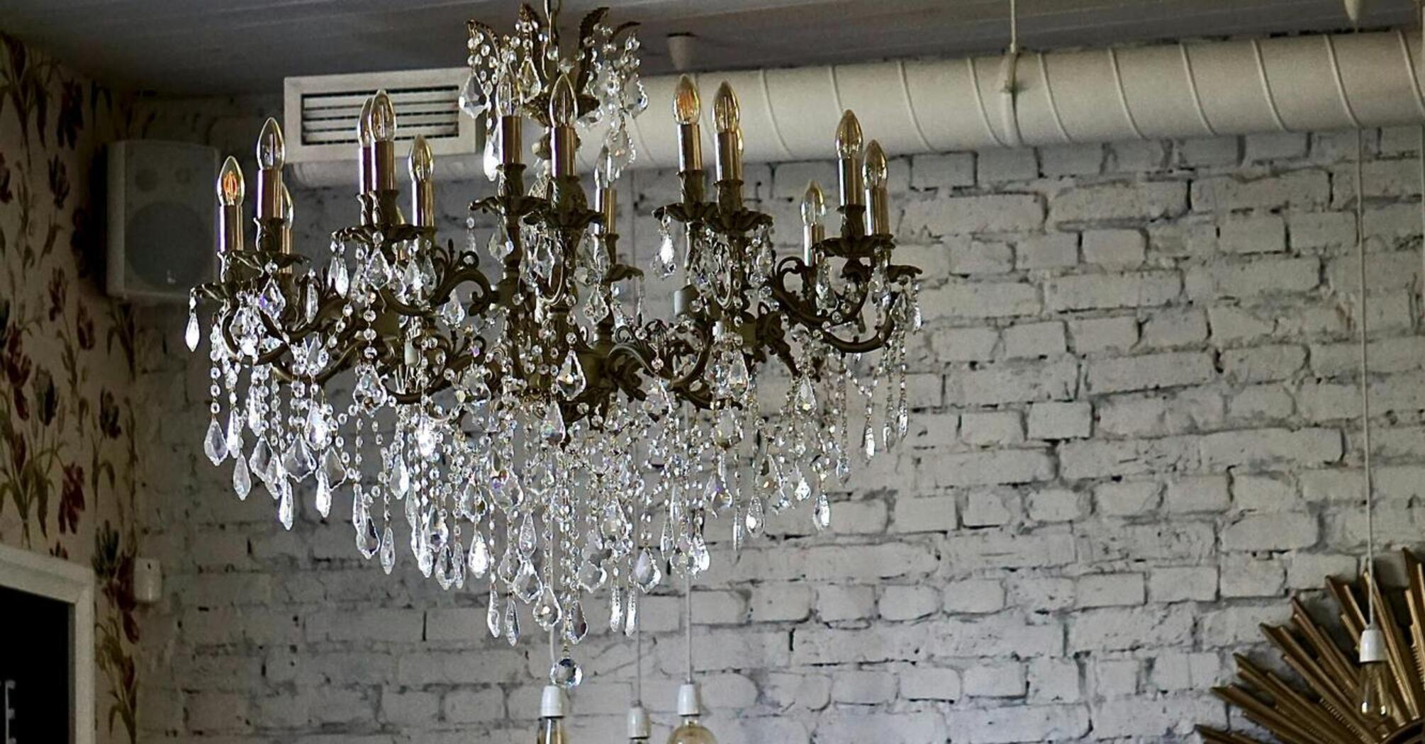 How to clean a crystal chandelier?