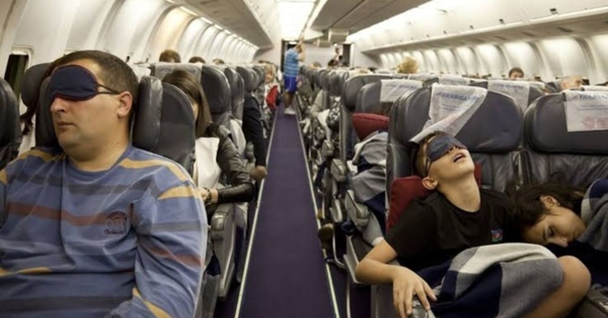 A clever passenger came up with a way to lie down and sleep in economy class
