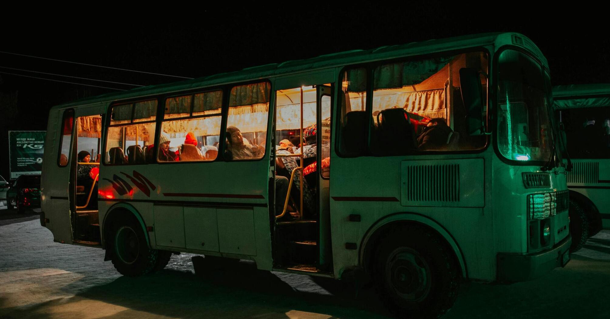 Pros and cons of traveling by bus