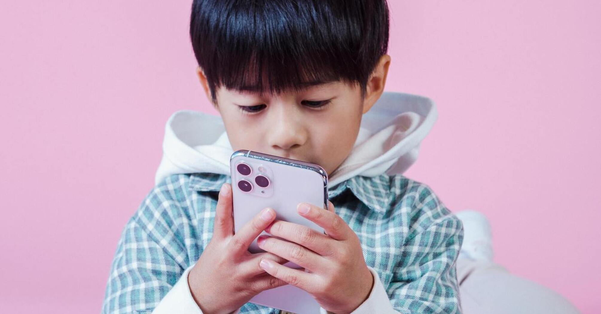 How to protect children who spend days online