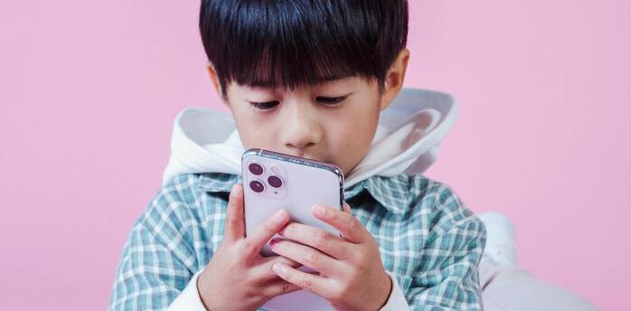 How to protect children who spend days online