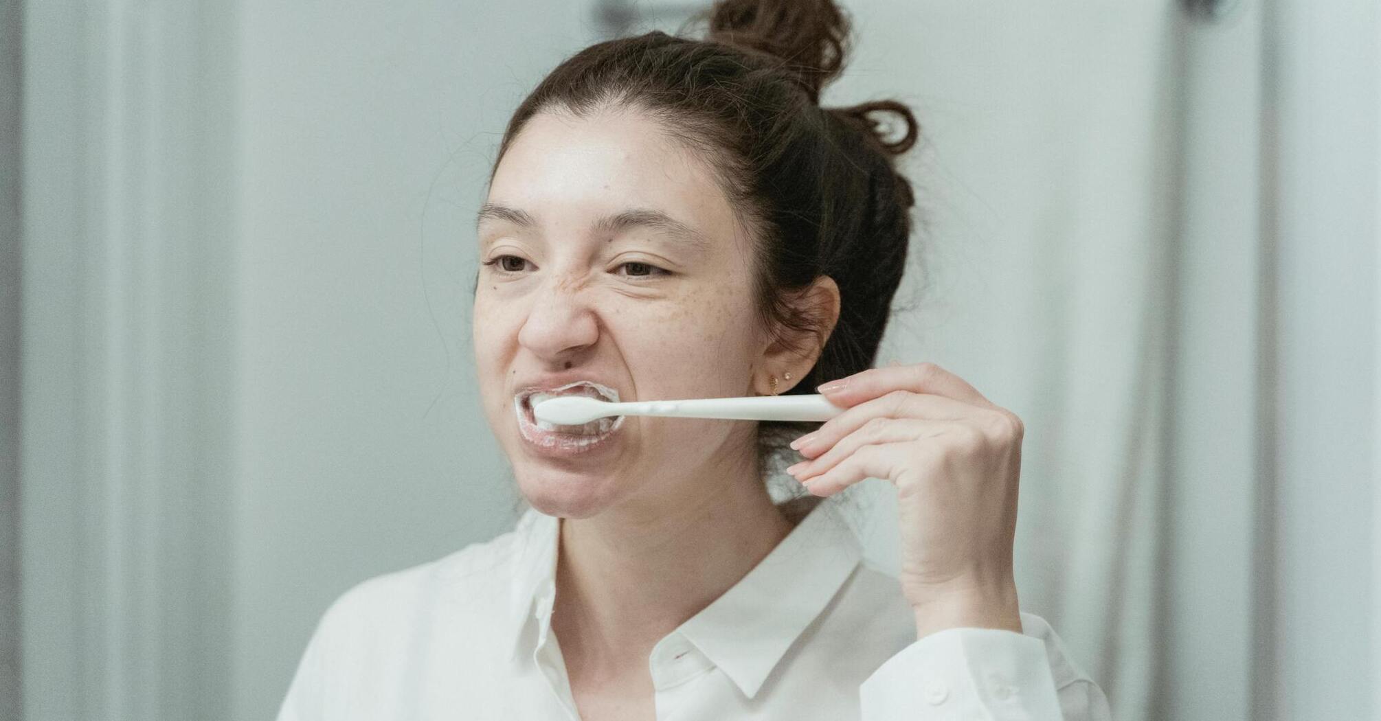 How To Brush Your Teeth Correctly Do You Need To Brush Your Tongue Rules For Brushing Your Teeth