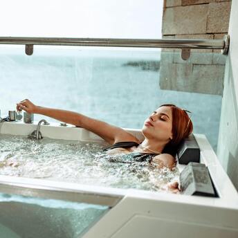 Pros and cons of jacuzzi bathtub
