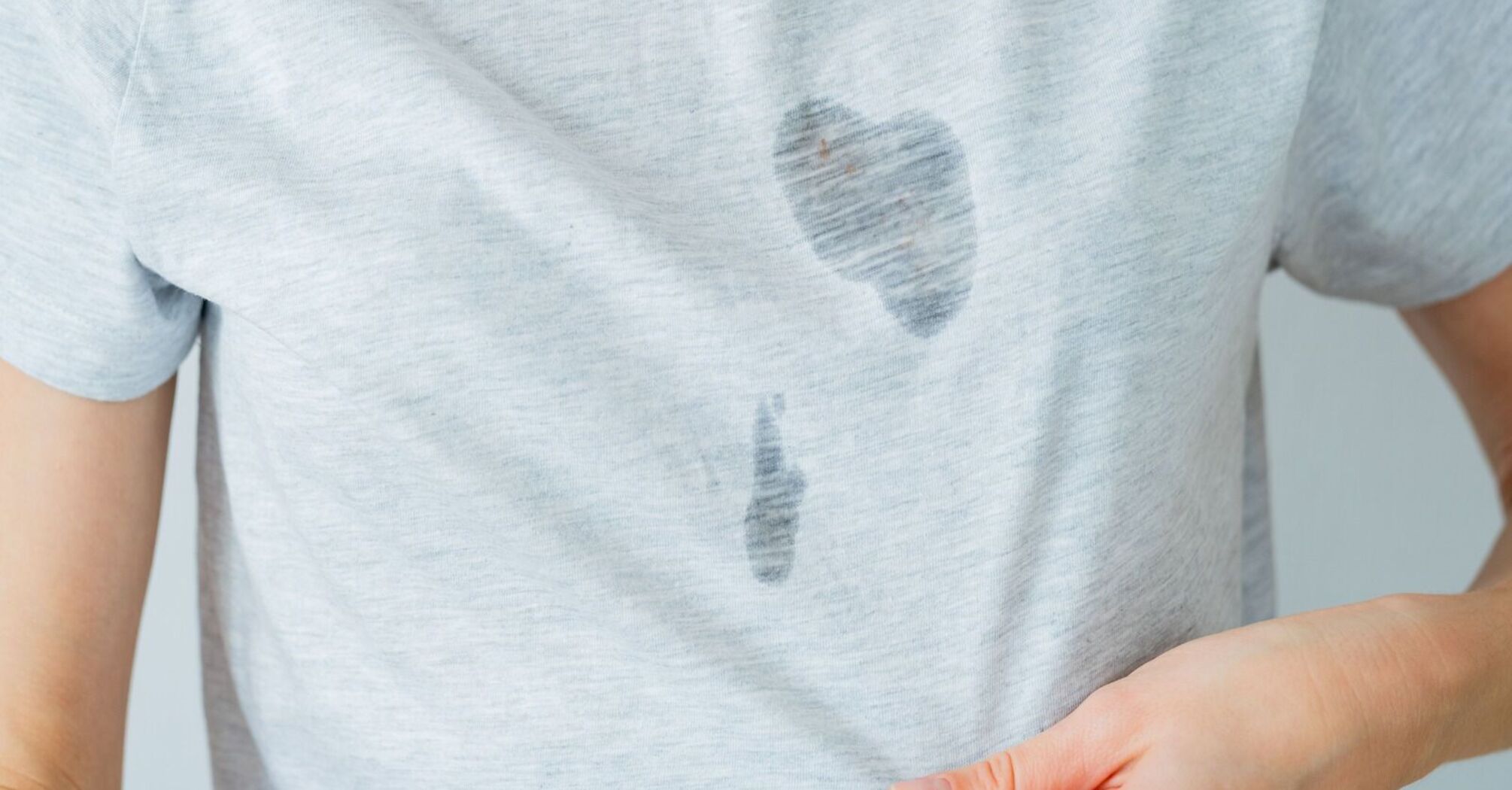 How to remove oil stains from clothes?