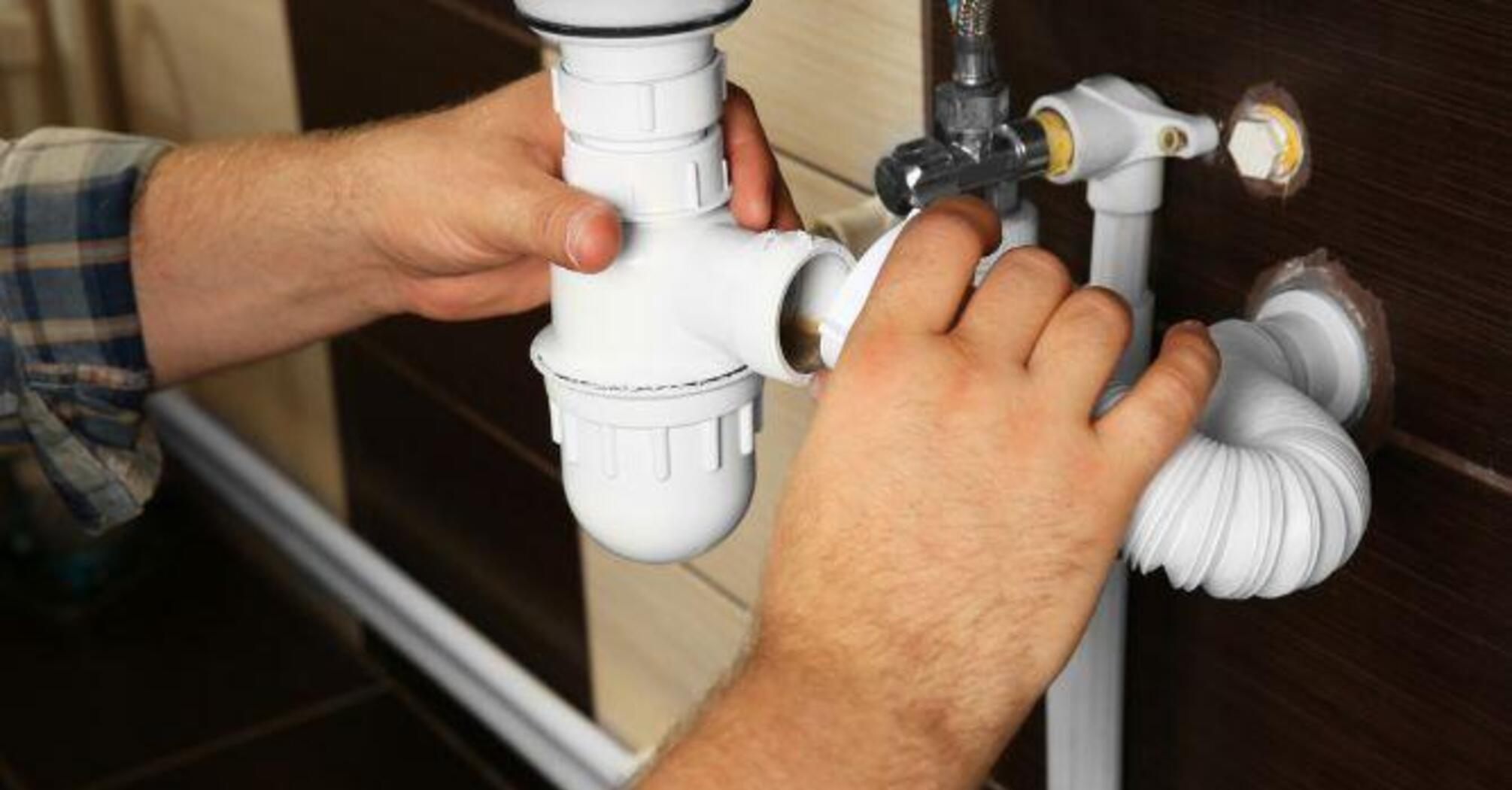How to safely clean pipes and remove blockages