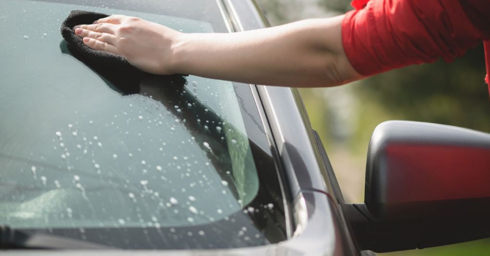 How to clean windshield from plaque