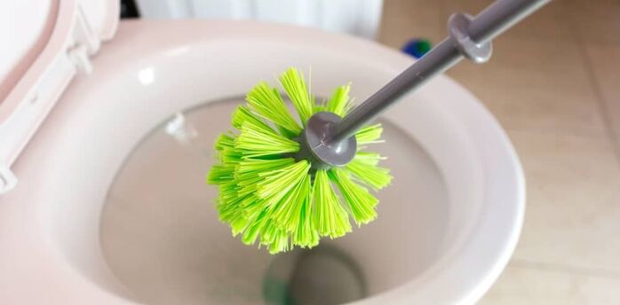 How to clean a toilet brush