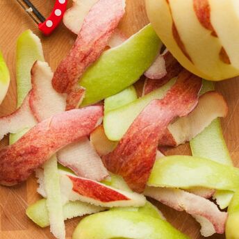How to use apple peel in everyday life and cooking