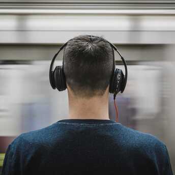 How noise cancellation works in headphones