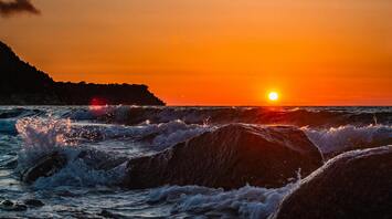 Why you shouldn't sleep during sunset