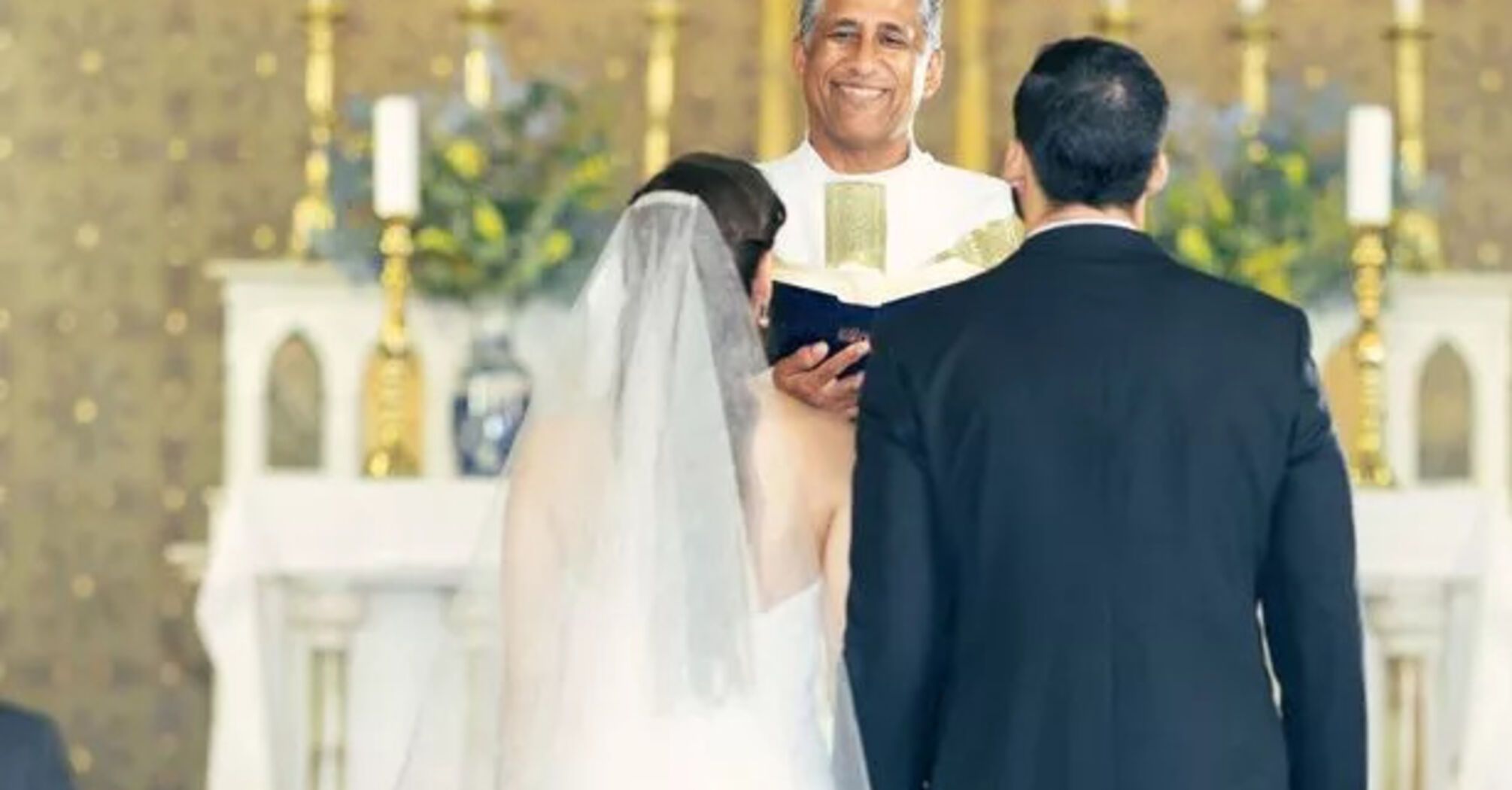 Drunk priest ruins couple's wedding