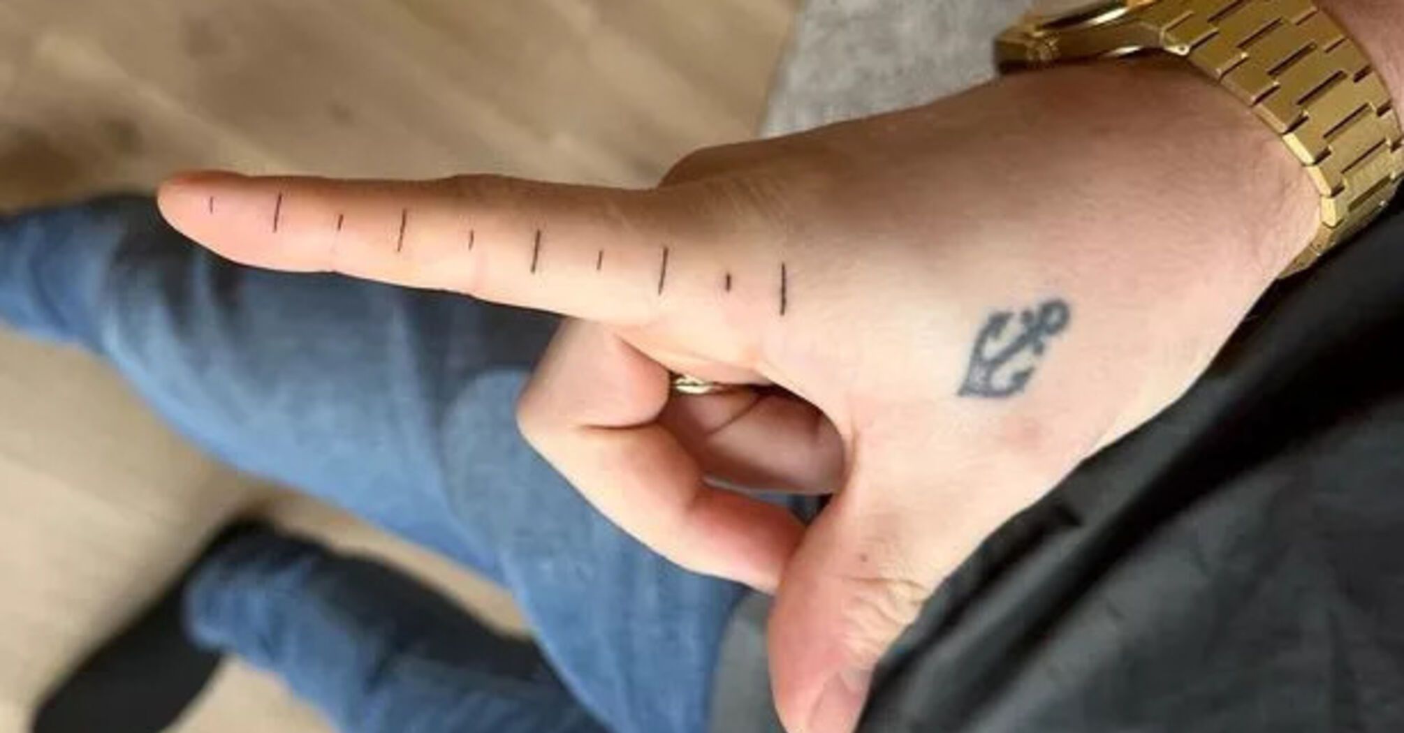 A man got a ruler tattoo on his index finger