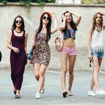 How to dress for girls and women of short stature