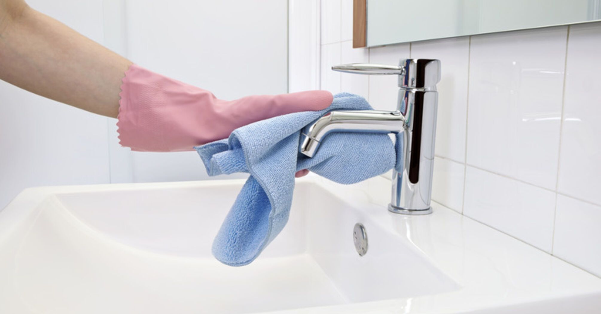 What to do to make your kitchen and bathroom faucets shine