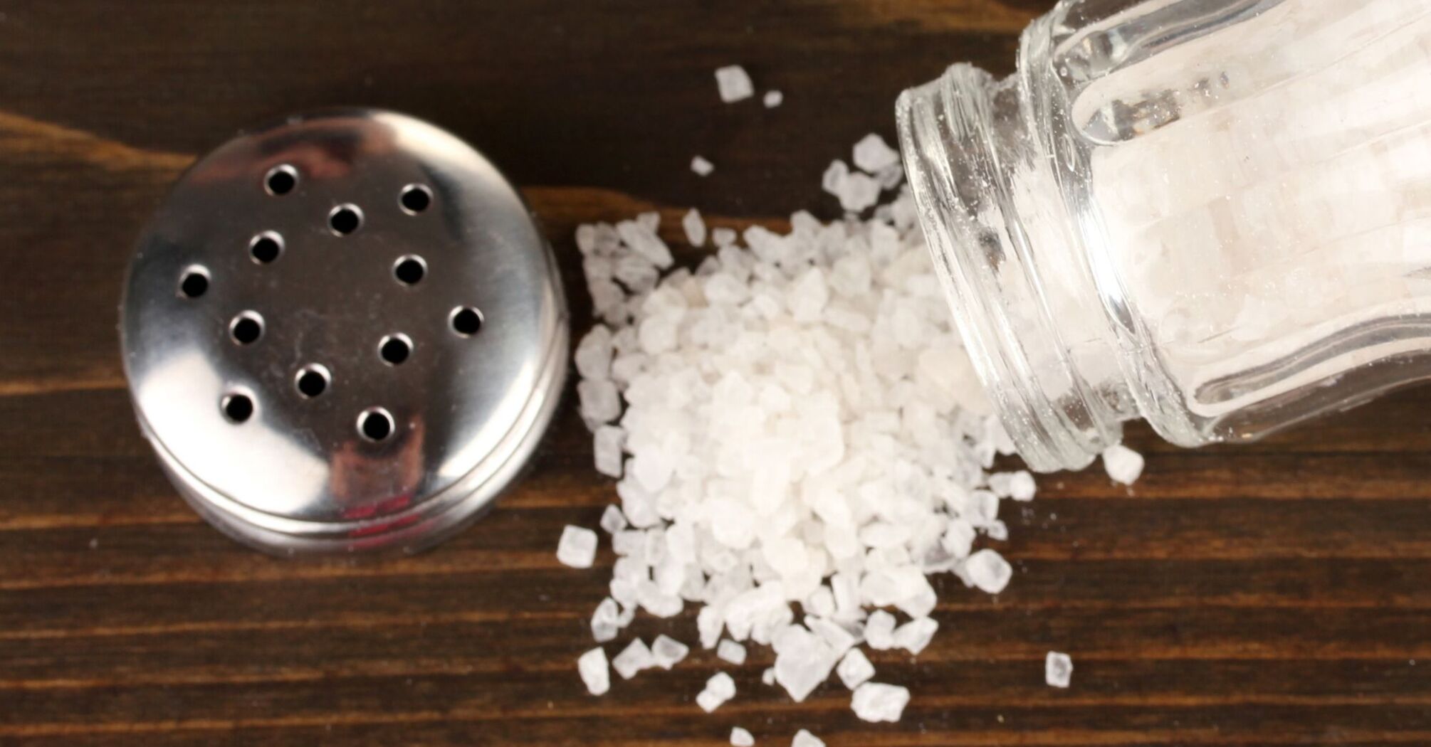 What does it mean when salt is spilled folk signs about spilled salt