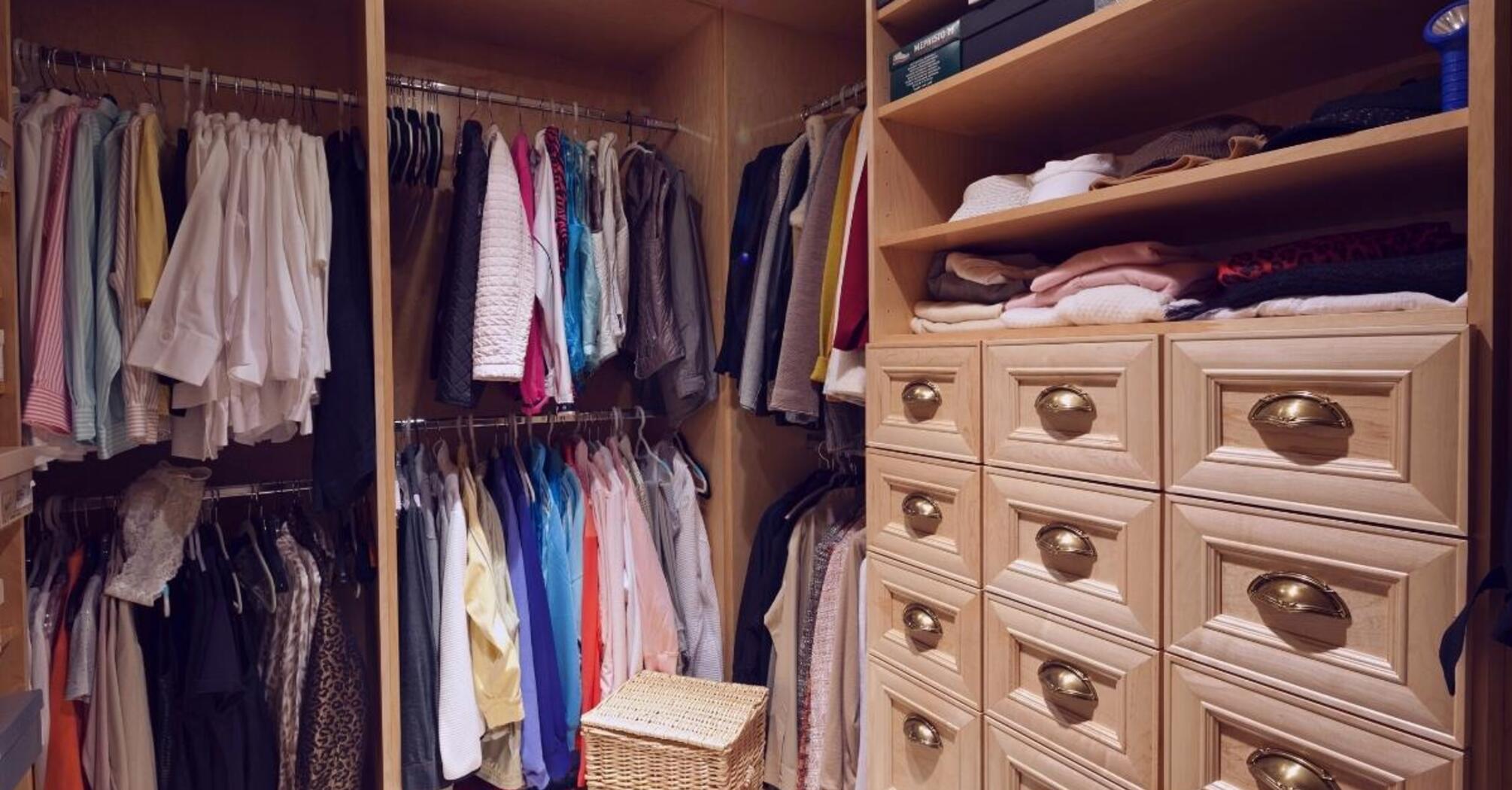 How to get rid of an unpleasant odor in the closet