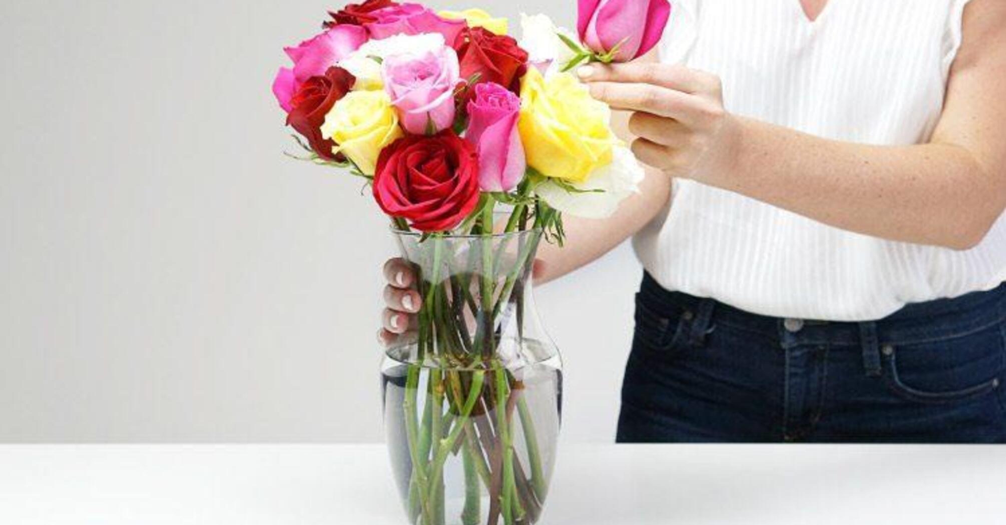 What to add to the vase to make the flowers last longer