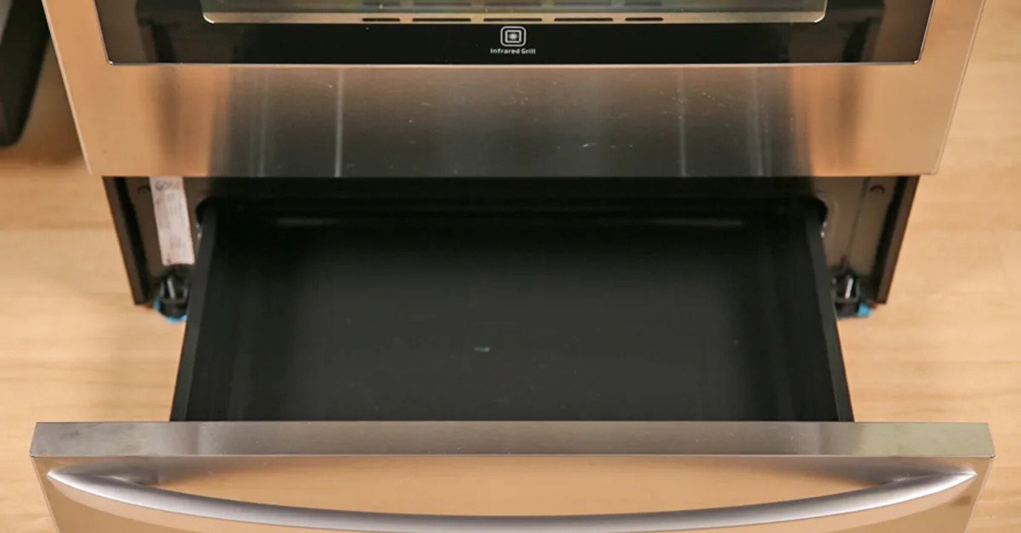 How to use the drawer under the cooker