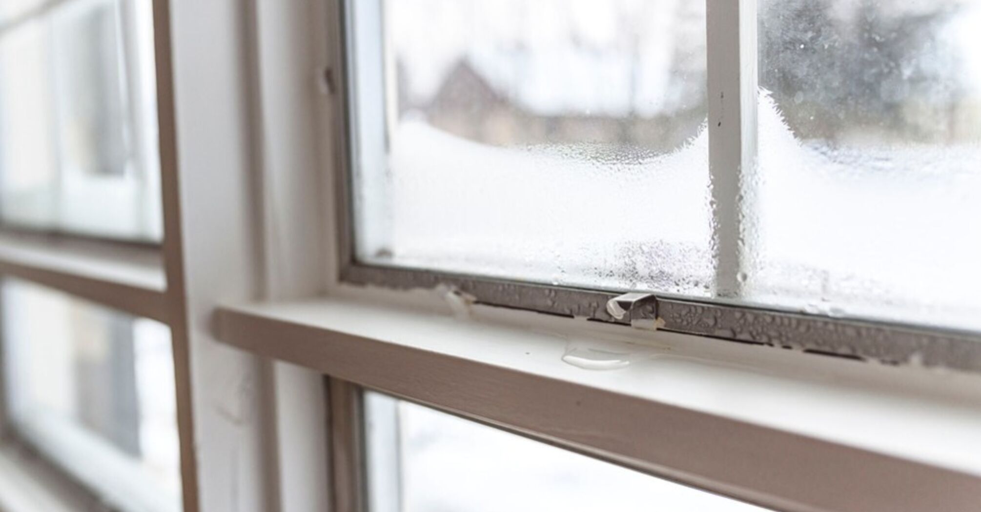 How to prevent plastic windows from fogging up