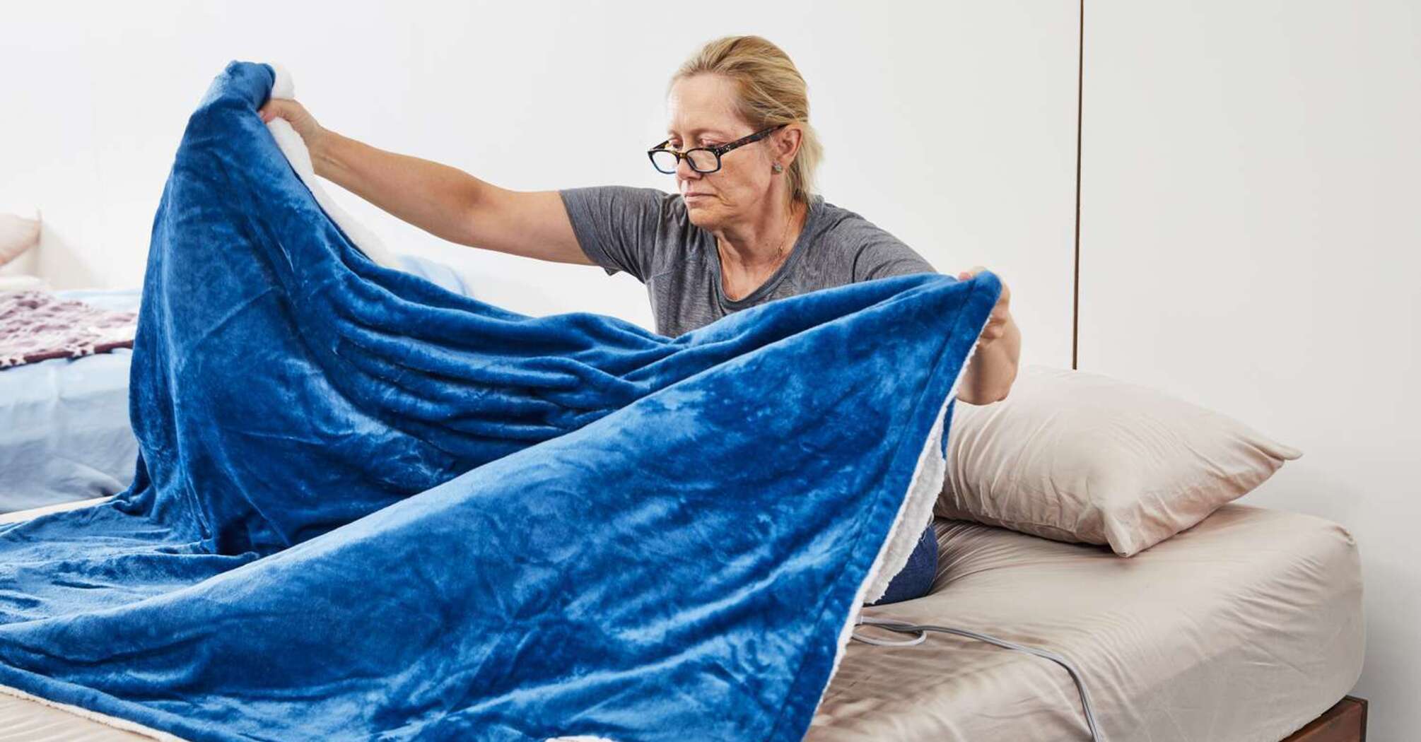 Electric blanket pros and cons what is the advantage of an electric