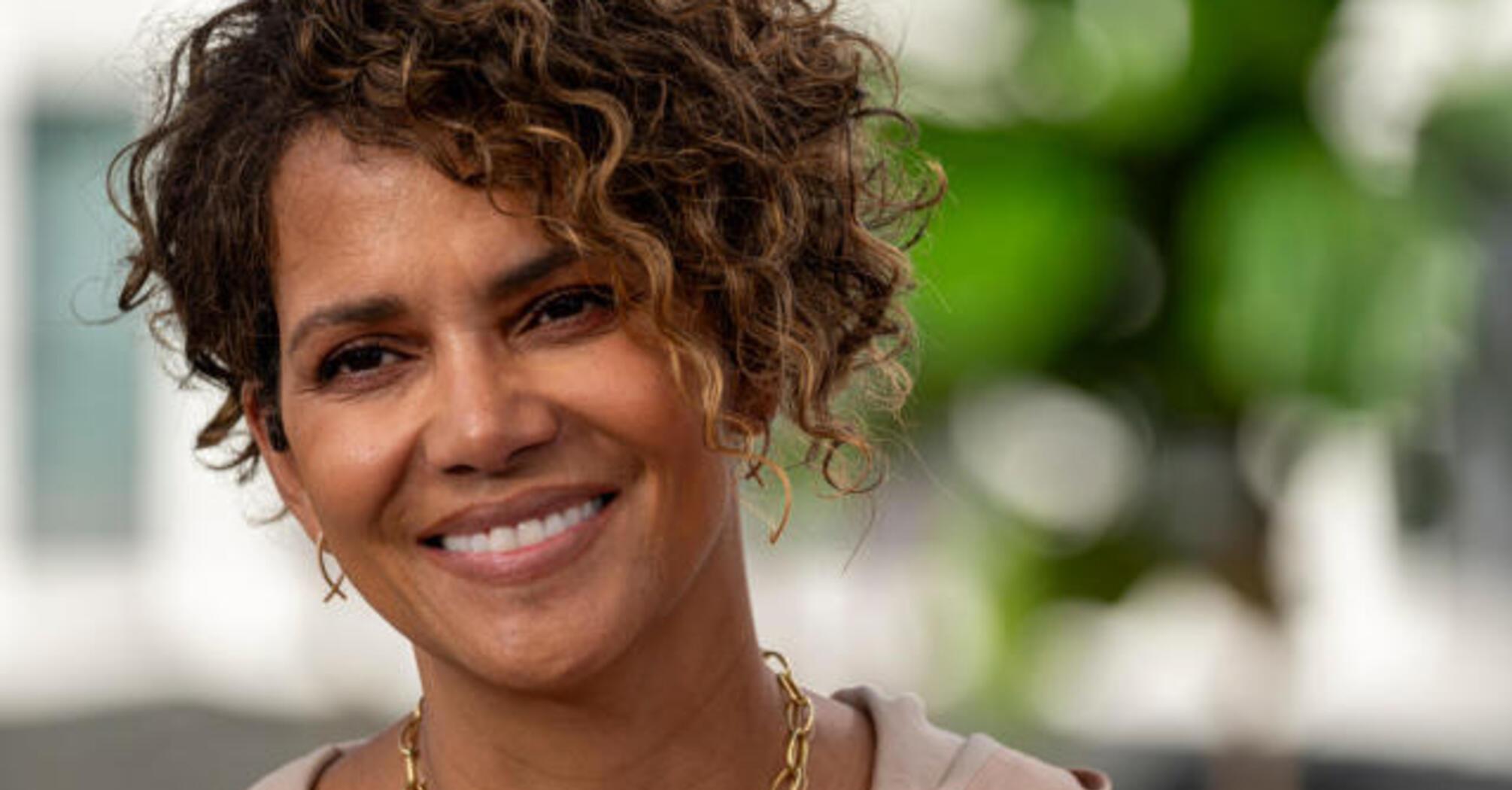 10 facts about Halle Berry