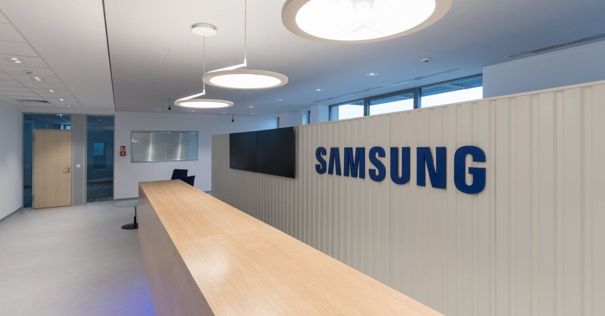 Samsung Boosts RCS Adoption by Replacing Stock Messages App