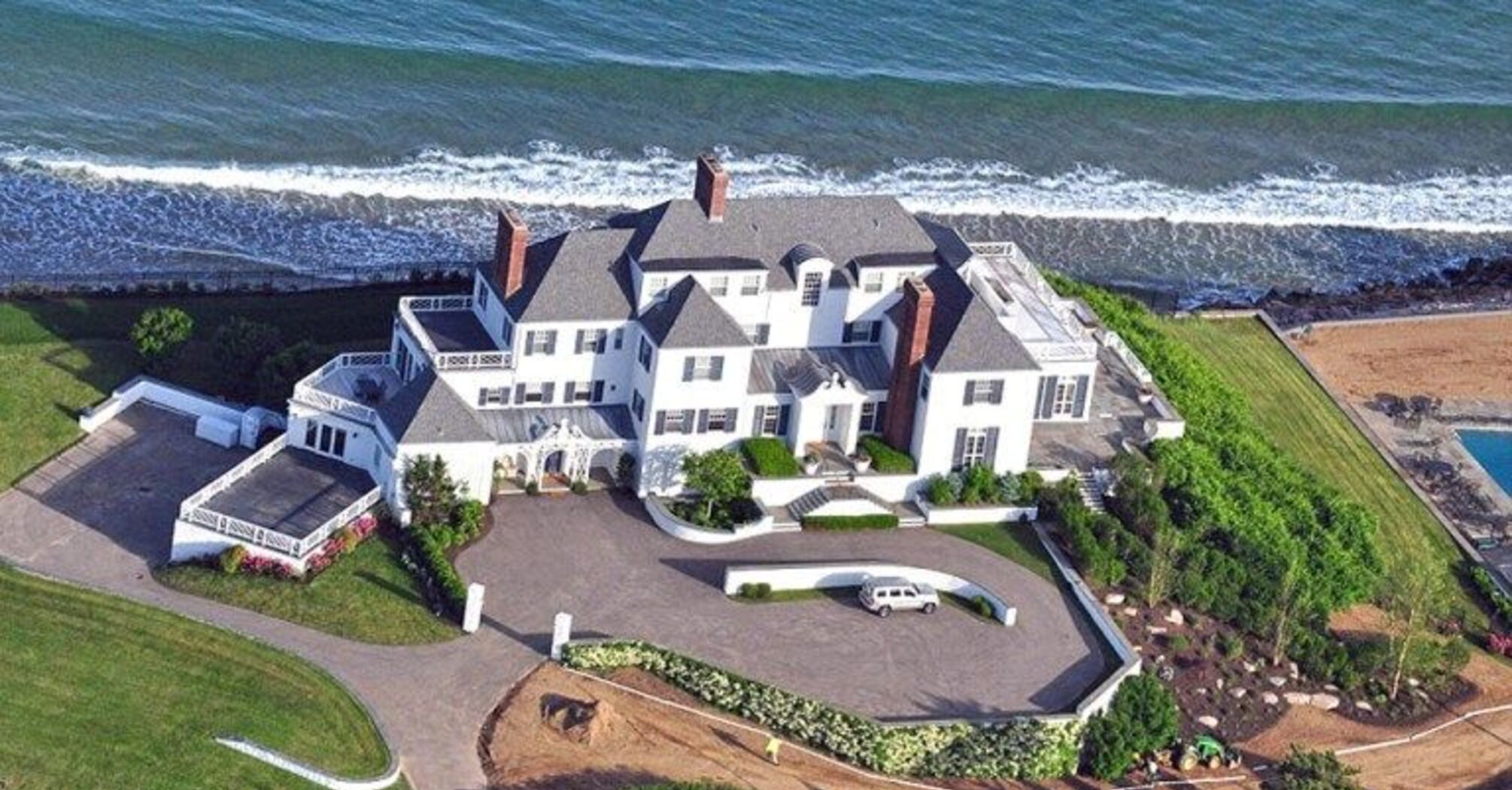 Taylor Swift and Travis Kelce Gather Ton of Celebs at $17 Million Rhode Island Mansion