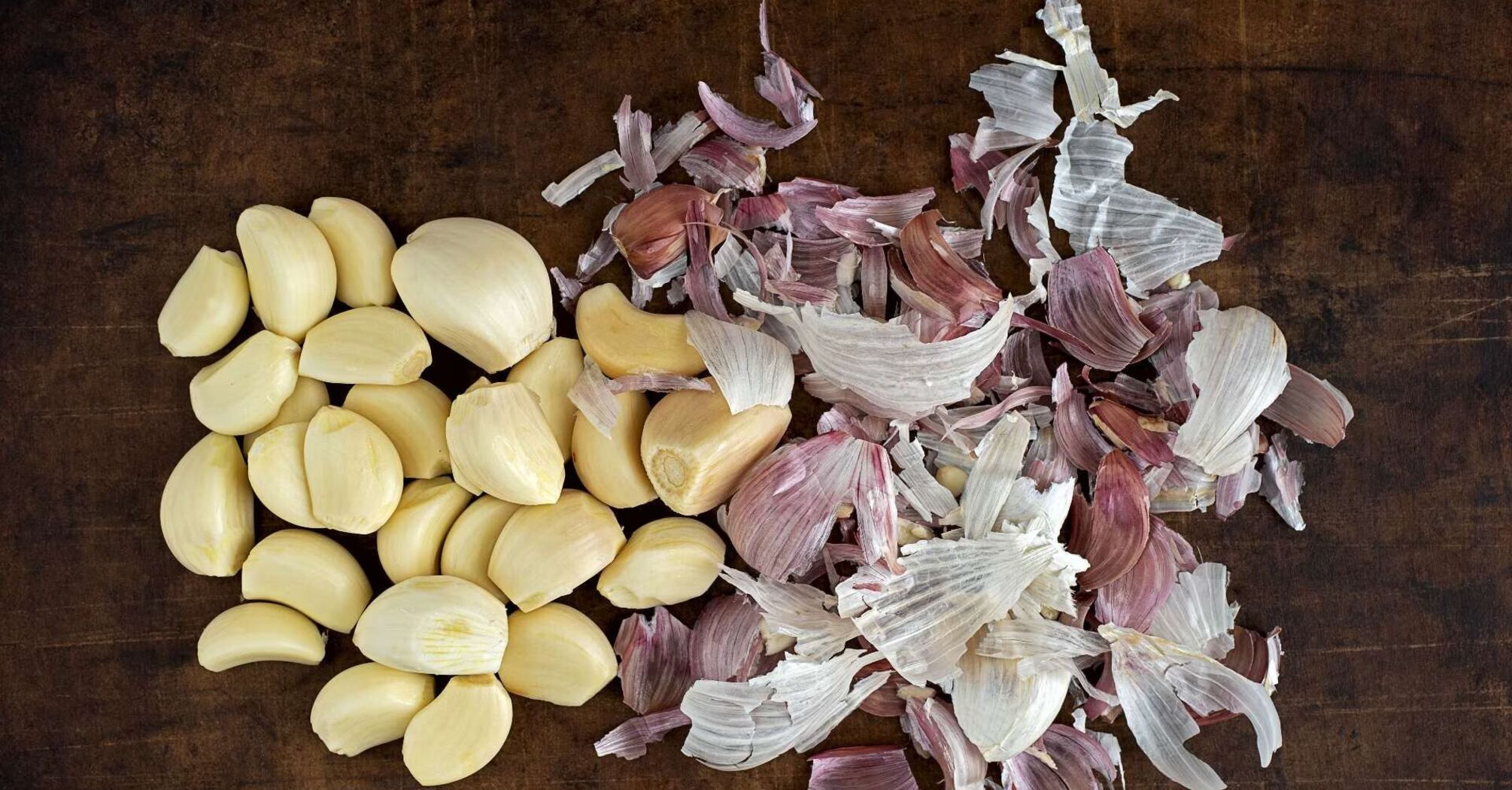 Viral Garlic Peeling Hack Attracts 54 Million Views, But Not Everyone Is Stunned