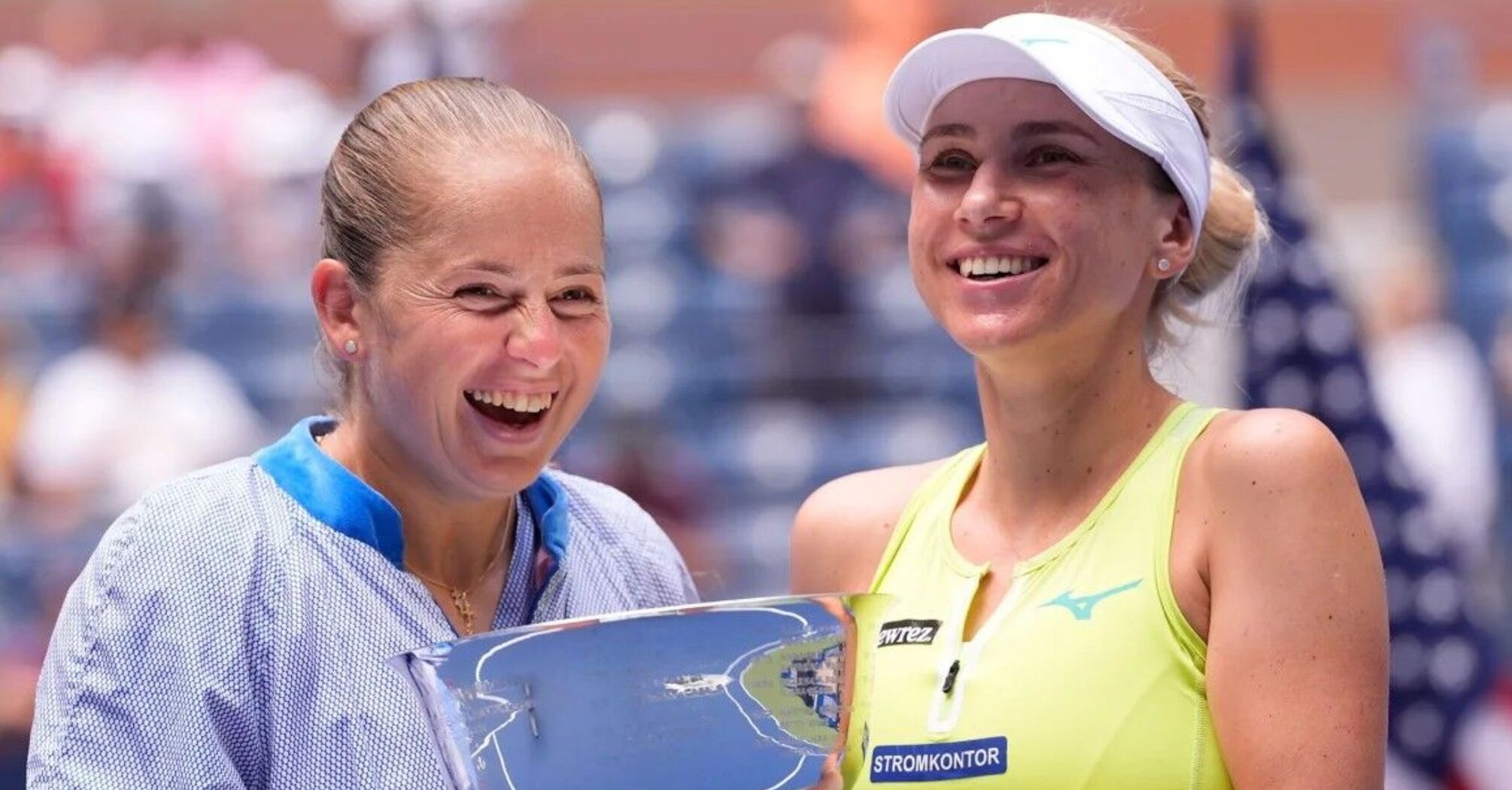 Lyudmyla Kichenok (right) and Jelena Ostapenko 