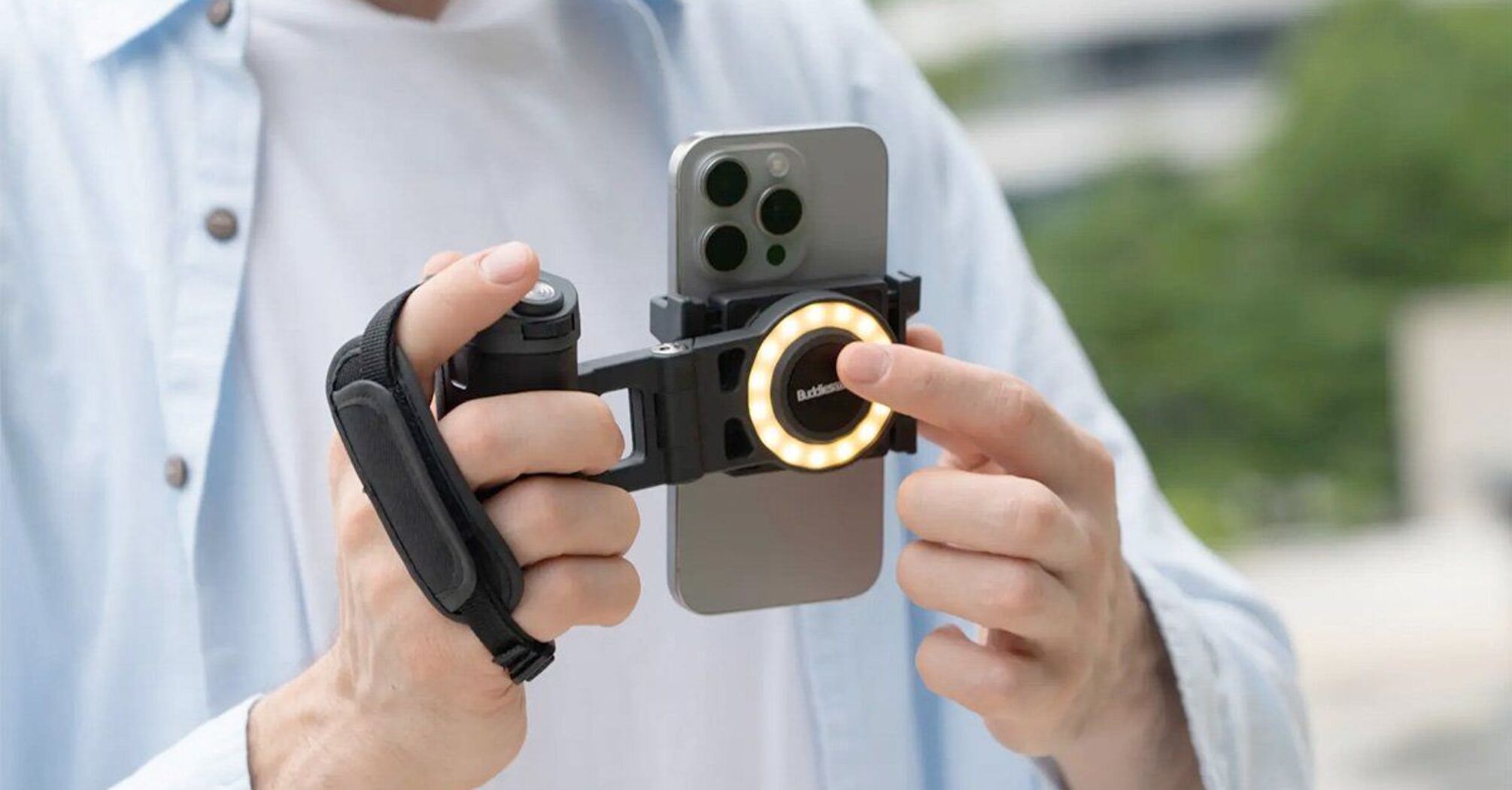 Snappy Transforms Smartphone Photography with Innovative Stabilized Grip