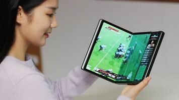 Samsung to Introduce Rollable Smartphone With Flexible Display in 2025