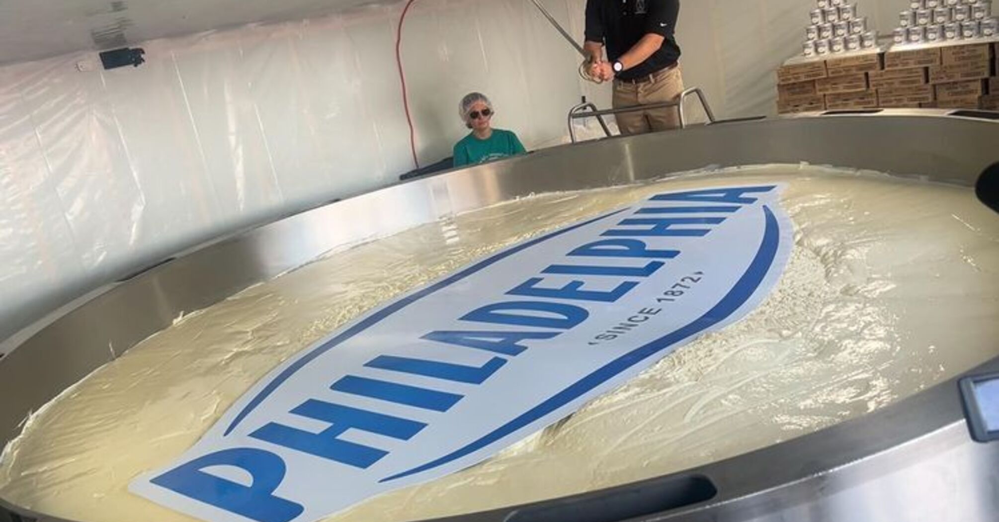 World's Largest Cheesecake Served at Cream Cheese Festival in N.Y.