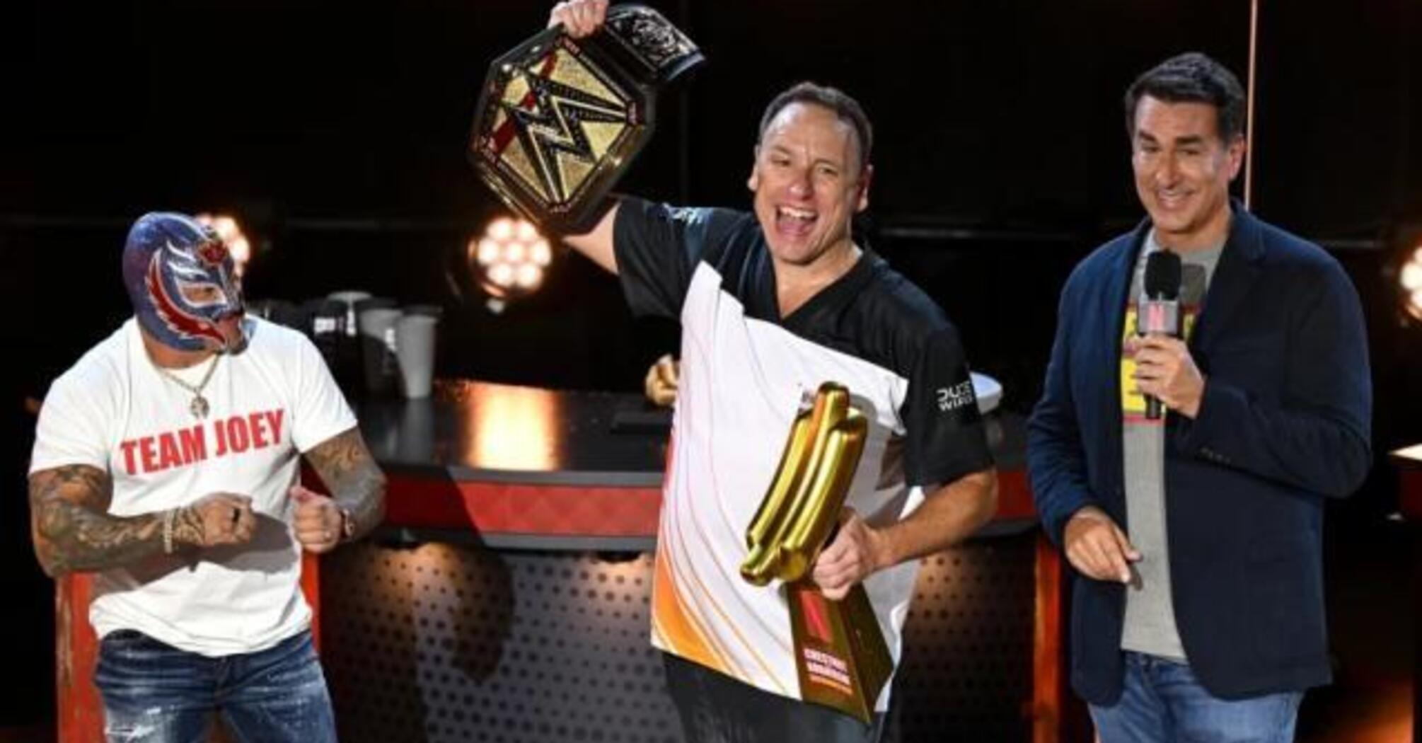 Joey Chestnut sets hot dog-eating record