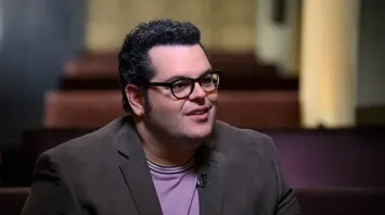Never Too Late: Comedian Josh Gad Reconnects with Father After 20 Years