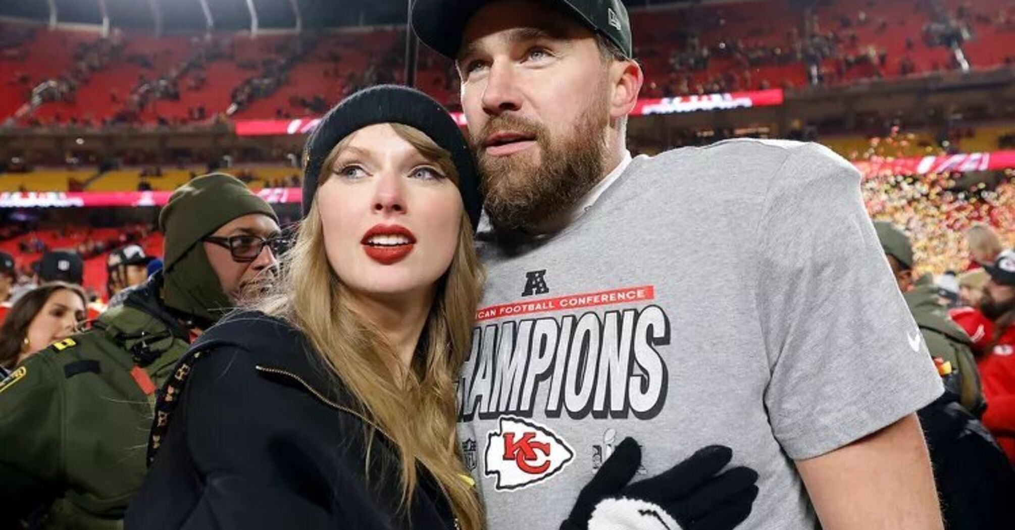  Travis Kelce Praises Taylor Swift’s Ability to 'Break the Ice' 